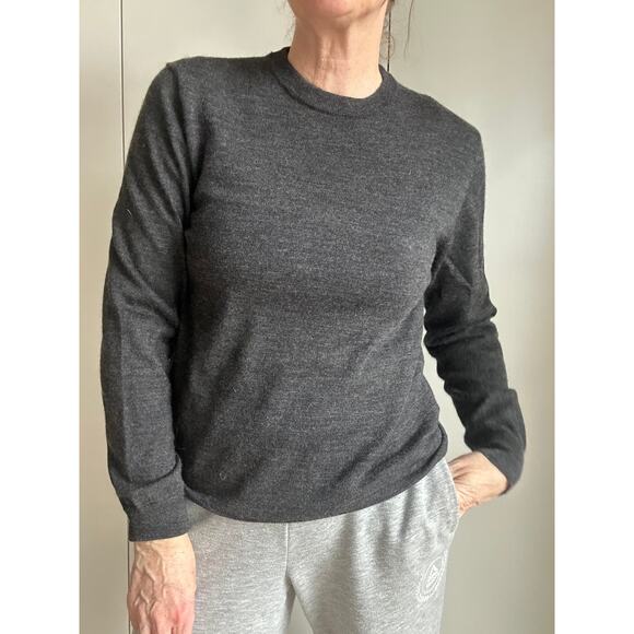 Men's Merino Wool Sweater Size Small Gray Classic Minimalist Lightweight Slim - Picture 6 of 8